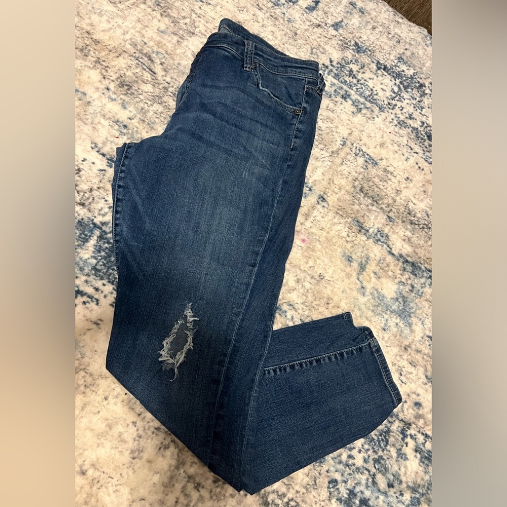 Woman’s skinny jeans